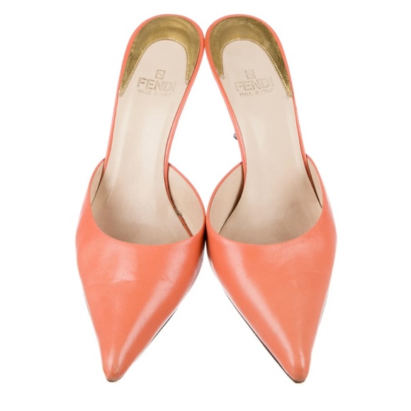 FENDI LEATHER HEELS
Size:7 - Picture 1 of 4